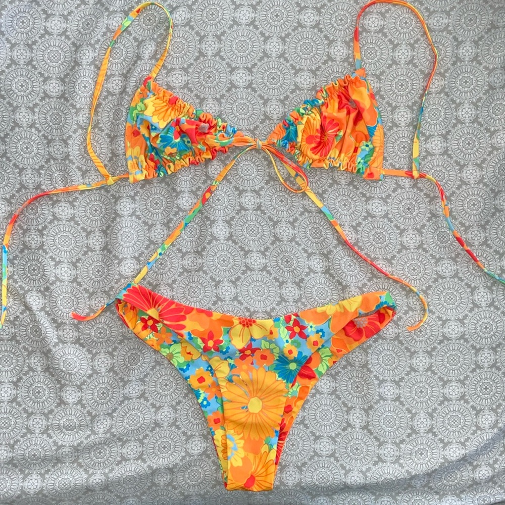 Kulani Kinis (TOP AND BOTTOM) Rumba Rose